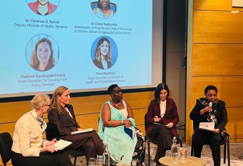Naibu wa Waziri wa Afya, Mhe. Dkt. Florence Samizi (kulia) akitoa mada katika Mkutano wa Afya kati ya nchi za Afrika na Nodiki jijini Stockholm, Sweden.