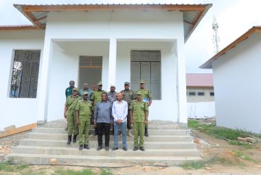 Naibu Waziri wa Mambo ya Ndani ya Nchi, Mhe. Ayoub Mohammed Mahmoud, kwenye picha ya pamoja na Makanda wa Ulinzi na Usalama.