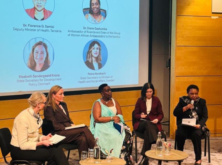 Naibu wa Waziri wa Afya, Mhe. Dkt. Florence Samizi (kulia) akitoa mada katika Mkutano wa Afya kati ya nchi za Afrika na Nodiki jijini Stockholm, Sweden.